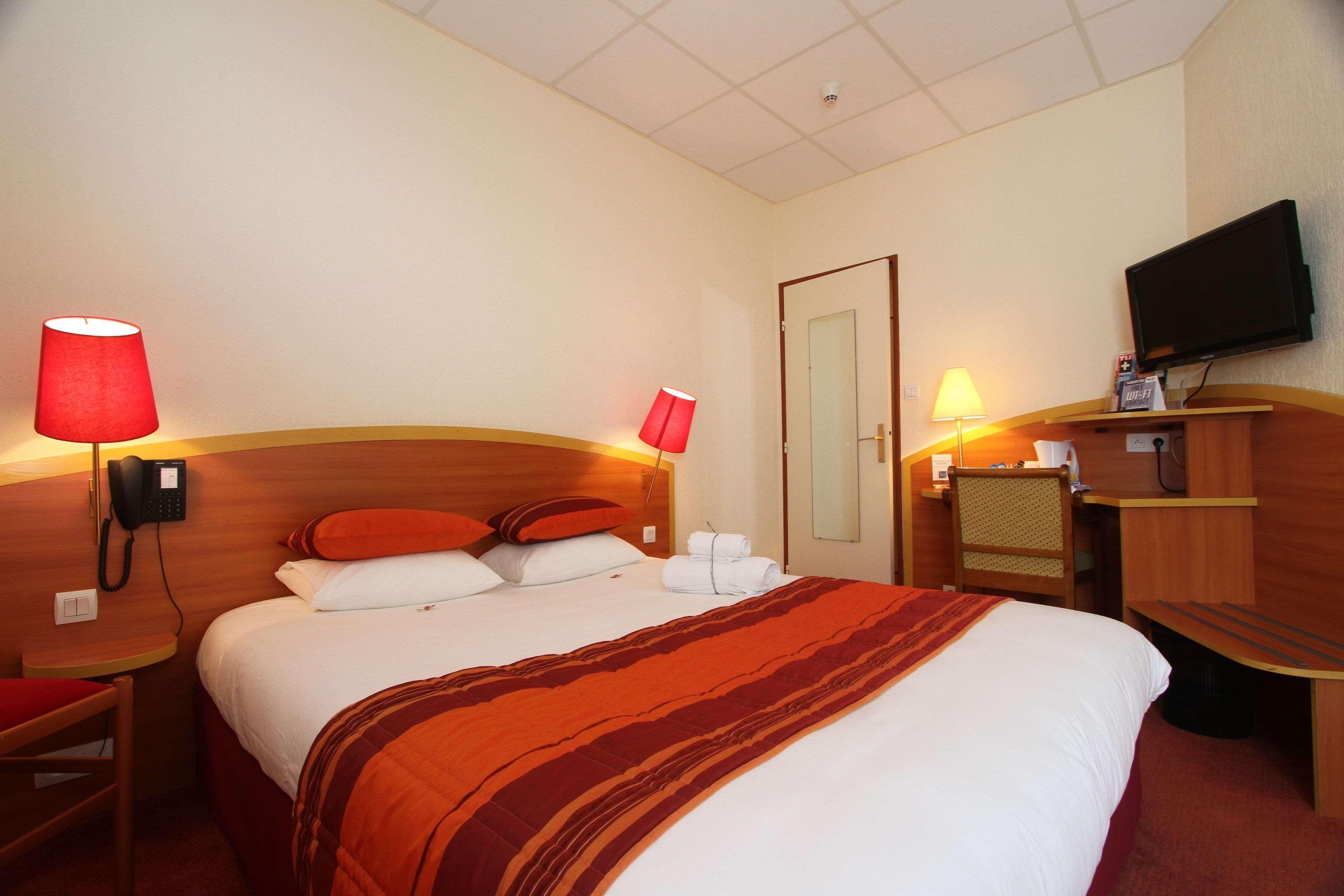 Kyriad Hotel Lamballe Exterior foto