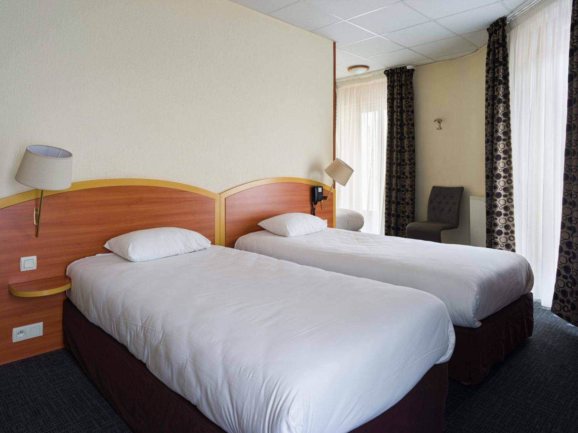 Kyriad Hotel Lamballe Exterior foto